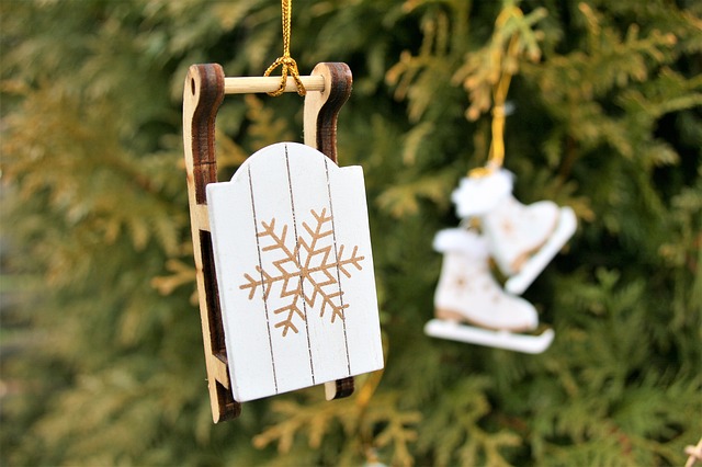 christmas tree decoration g9a7eedf1b 640